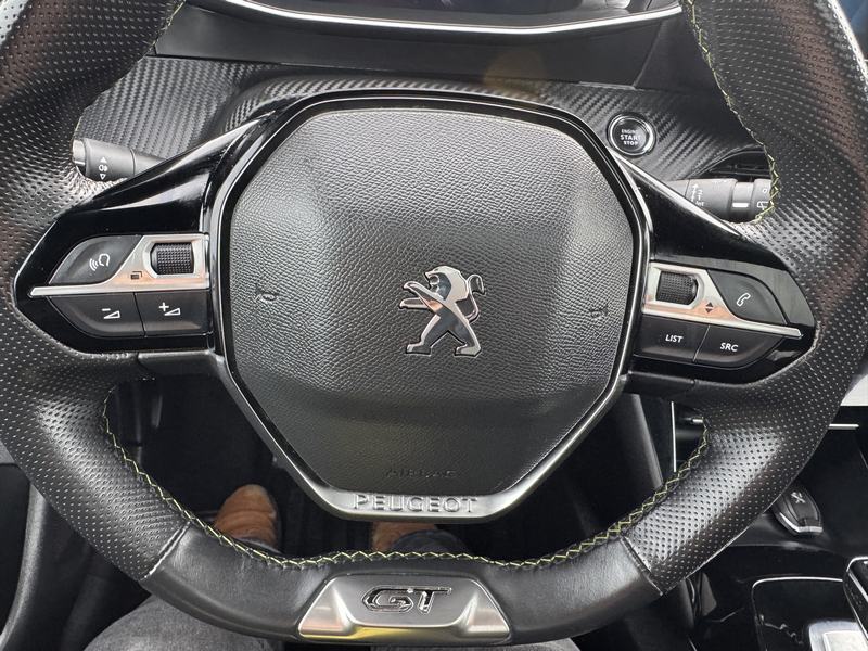 Peugeot 208 E GT line 