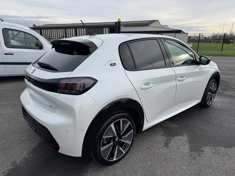 Peugeot 208 E GT line 